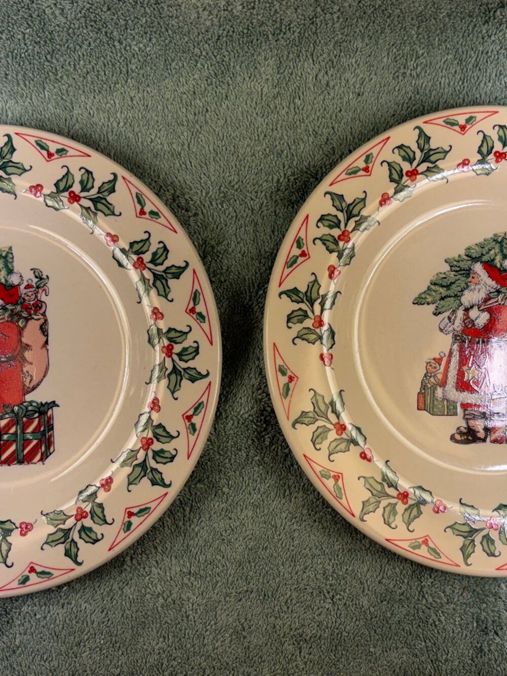 Gibson Housewares Christmas Santa Salad Plates Set of 2 Holly Border 8 In